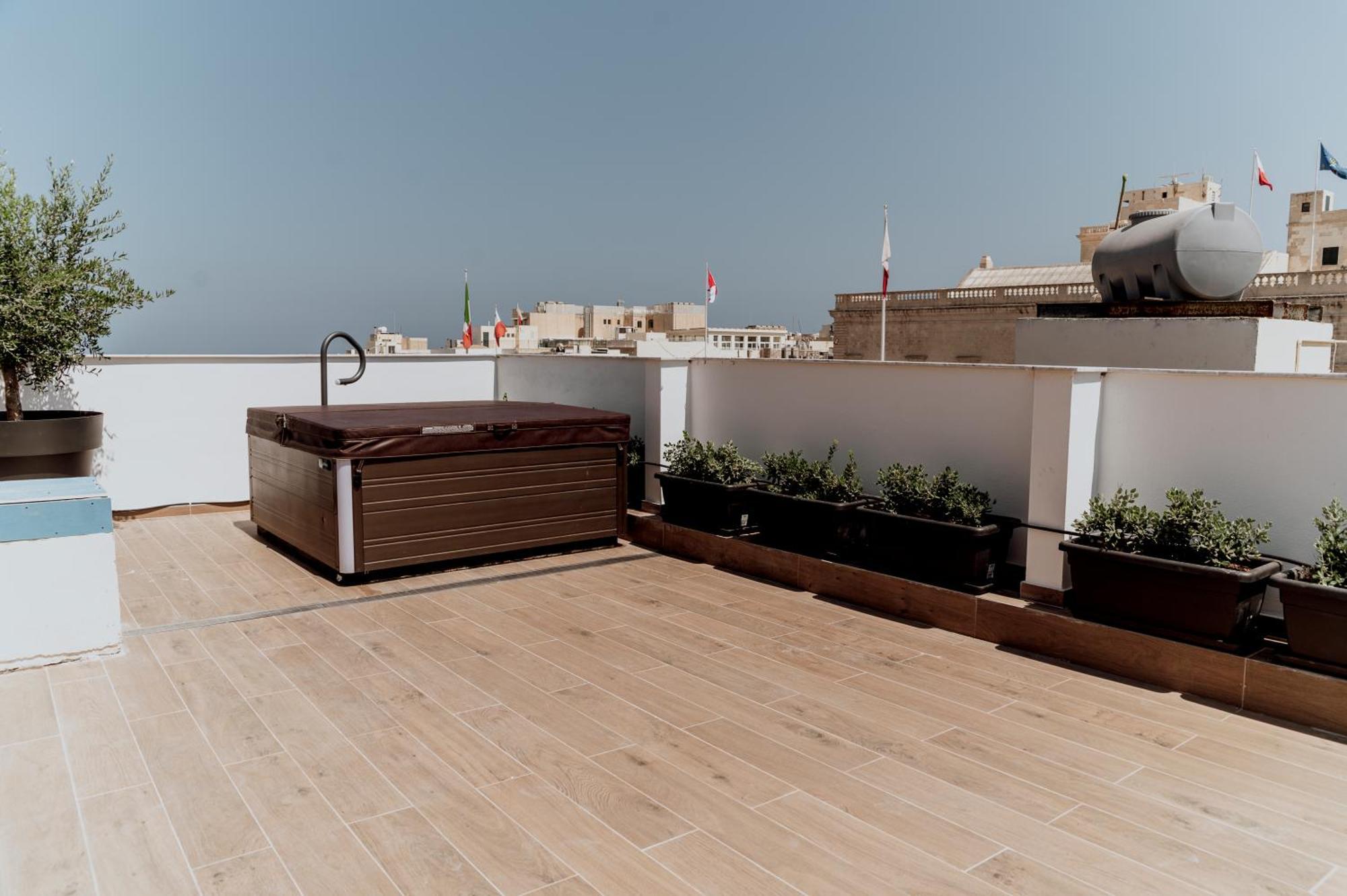 King Charles Hotel La Valeta Exterior foto
