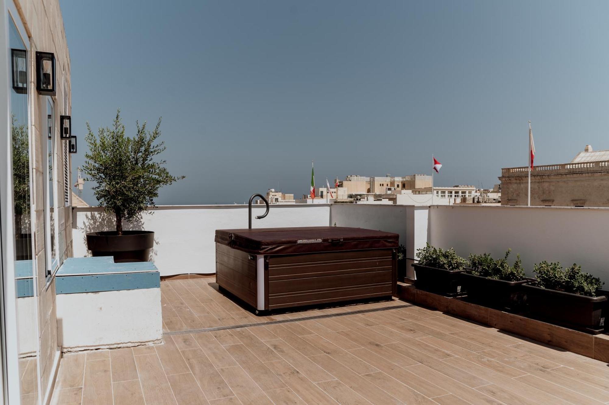 King Charles Hotel La Valeta Exterior foto